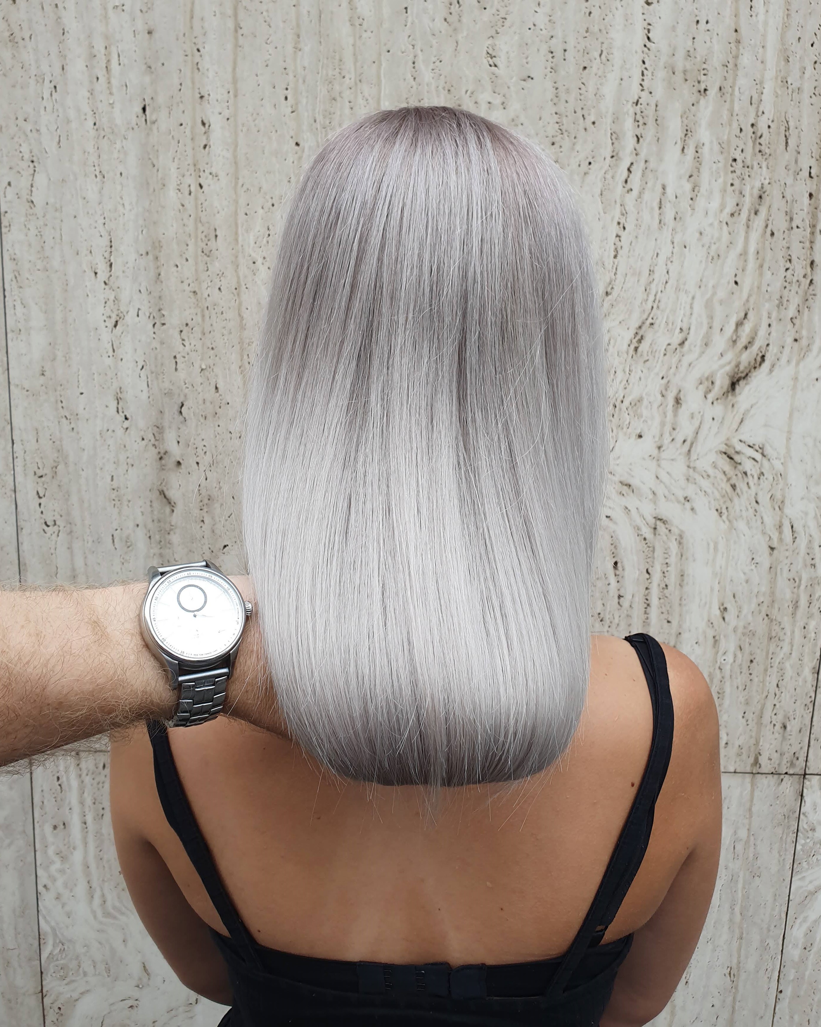 refresh_hairstudio_hairstyle_straight_silver